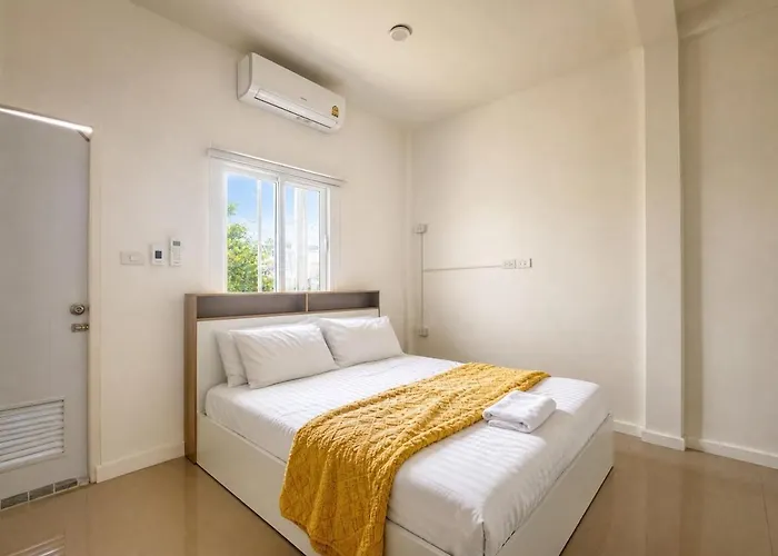 Cozy & Bright 4 Bedroom House Near Khao San Road *