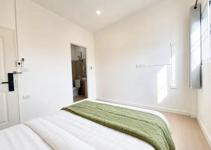 別荘 Cozy & Bright 4 Bedroom House Near Khao San Road