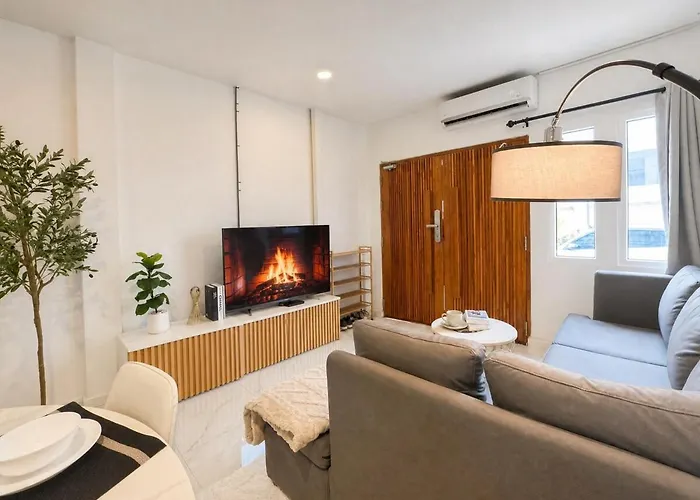 Cozy & Bright 4 Bedroom House Near Khao San Road バンコク都