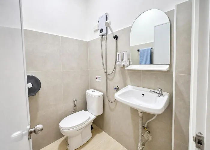 Cozy & Bright 4 Bedroom House Near Khao San Road *
