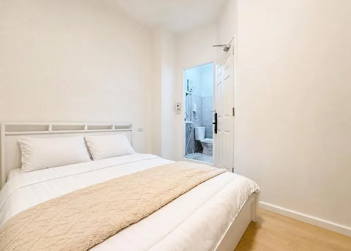 Cozy & Bright 4 Bedroom House Near Khao San Road 別荘 バンコク都