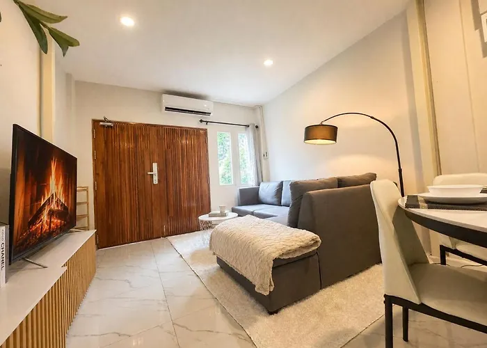 Cozy & Bright 4 Bedroom House Near Khao San Road