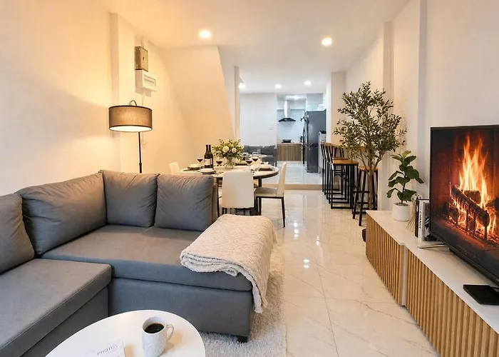 Cozy & Bright 4 Bedroom House Near Khao San Road * バンコク都