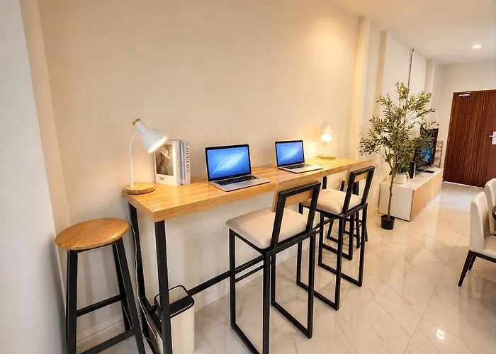 Cozy & Bright 4 Bedroom House Near Khao San Road