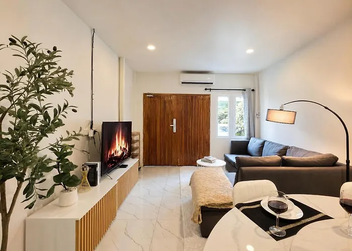 別荘 Cozy & Bright 4 Bedroom House Near Khao San Road *