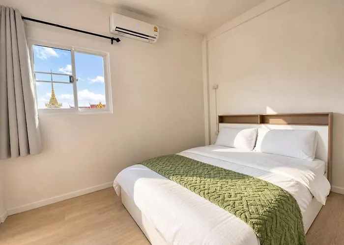 Cozy & Bright 4 Bedroom House Near Khao San Road 別荘 *